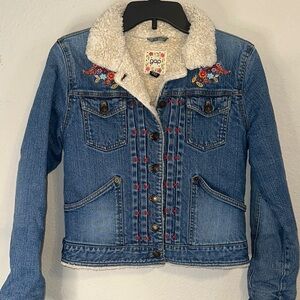 GAP Denim Jacket with Floral Embroidery and‎ Fleece Collar